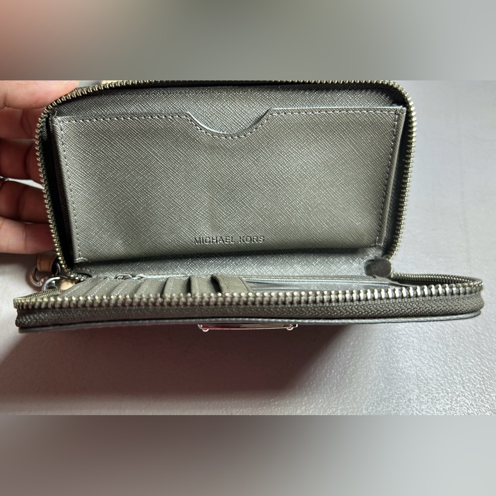 Michael Kors Wristled Wallet Metallic Brown/Silver with Logo and Zipper - Picture 5 of 10